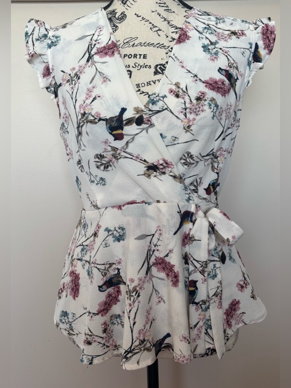 Monteau LA size lg Floral & Bird Wrap Peplum Top